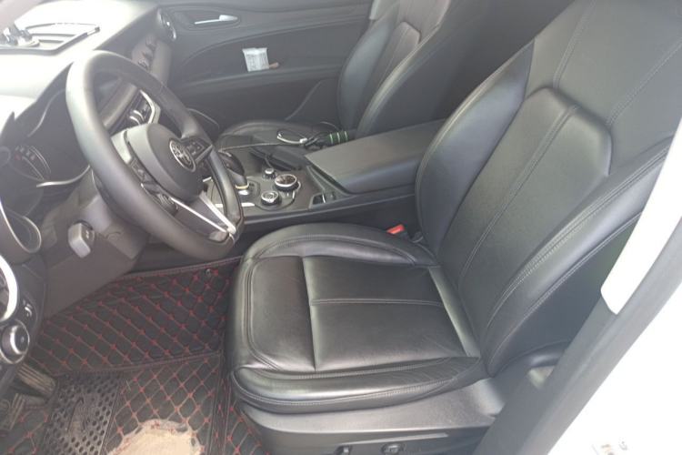 Used Alfa Romeo Stelvio 2017 2.0T 200HP Luxury Edition Left Front Seat