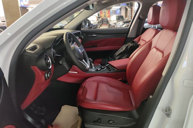 Used Alfa Romeo Stelvio 2017 2.0T 200HP Luxury Edition Left Front Seat