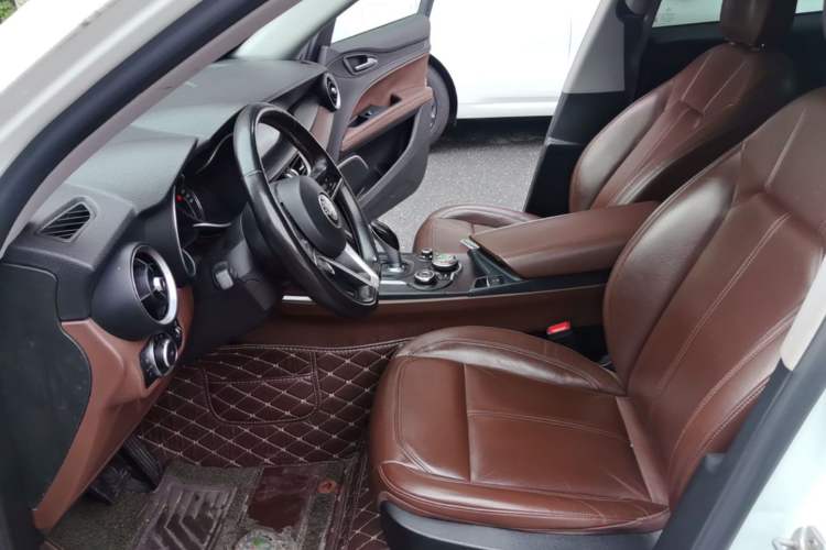 Used Alfa Romeo Stelvio 2017 2.0T 200HP Luxury Edition Left Front Seat