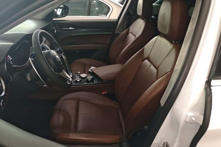 Used Alfa Romeo Stelvio 2017 2.0T 280HP Luxury Edition Left Front Seat