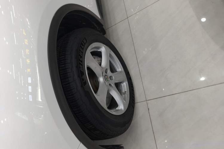Used Alfa Romeo Stelvio 2017 2.0T 200HP Elite Edition Left Front Wheel Hub