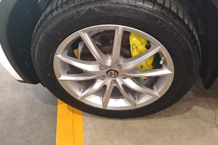 Used Alfa Romeo Stelvio 2017 2.0T 280HP Luxury Edition Left Front Wheel Hub