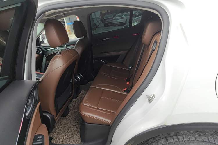Used Alfa Romeo Stelvio 2017 2.0T 200HP Luxury Edition Left Rear Seat
