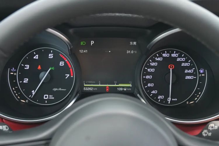 Used Alfa Romeo Stelvio 2017 2.0T 280HP Luxury Edition Odometer Close Up