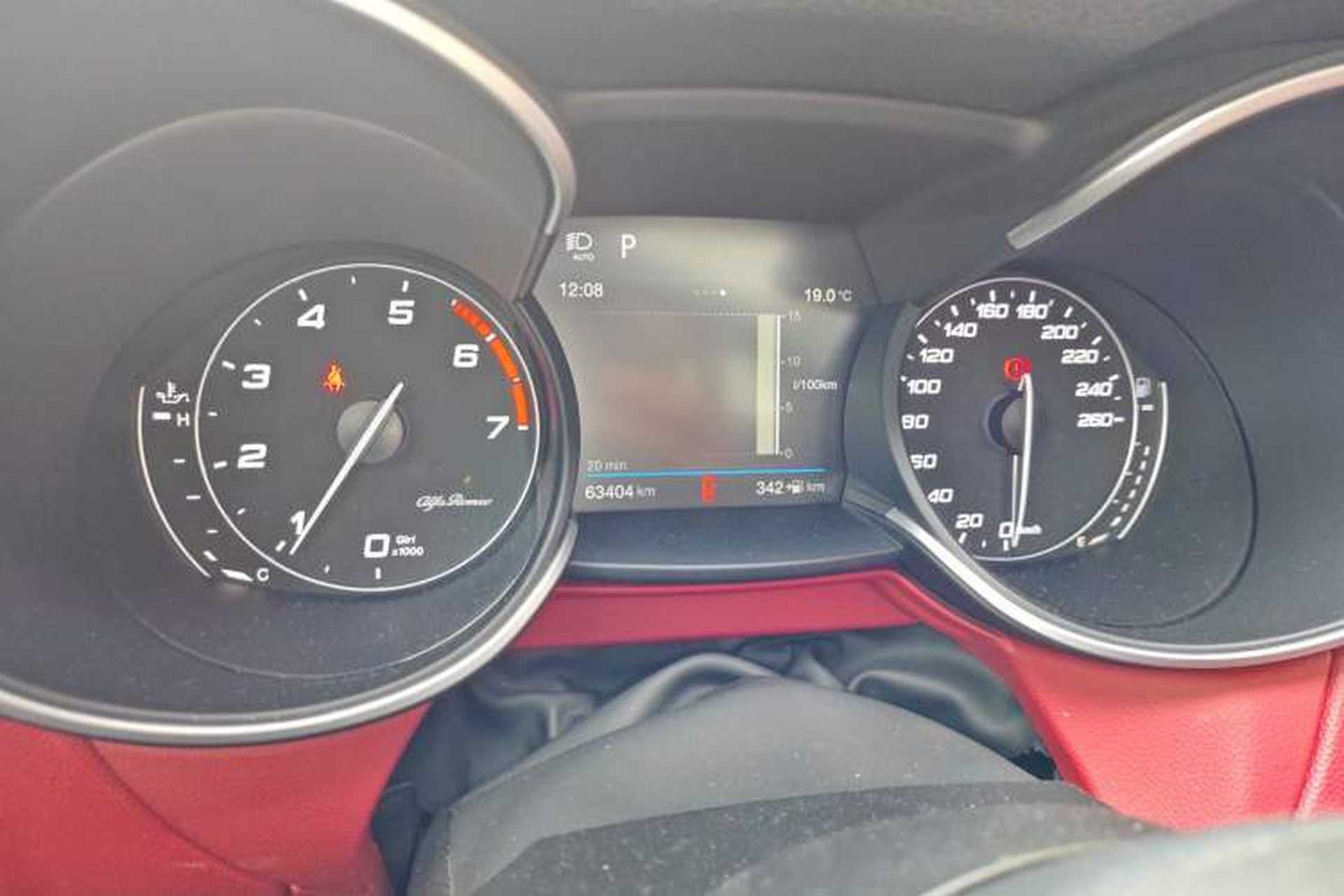 Used Alfa Romeo Stelvio 2017 2.0T 200HP Luxury Edition Odometer Close Up