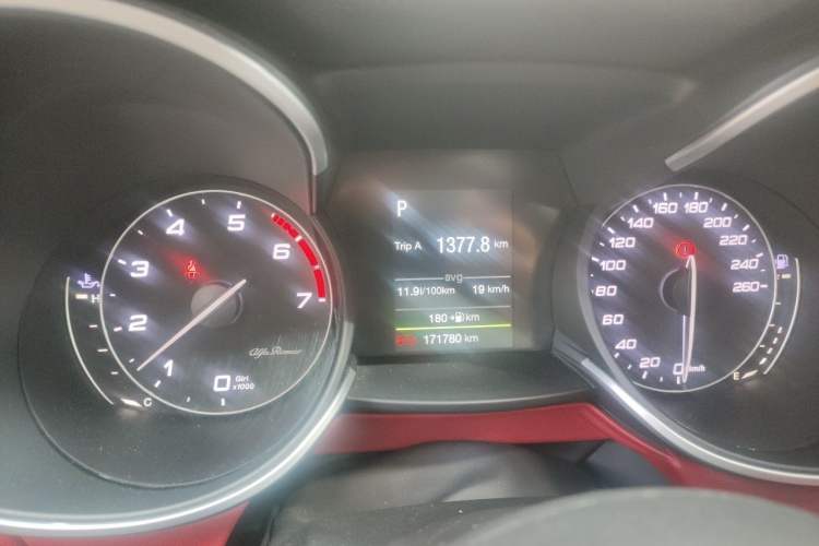 Used Alfa Romeo Stelvio 2017 2.0T 200HP Elite Edition Odometer Close Up