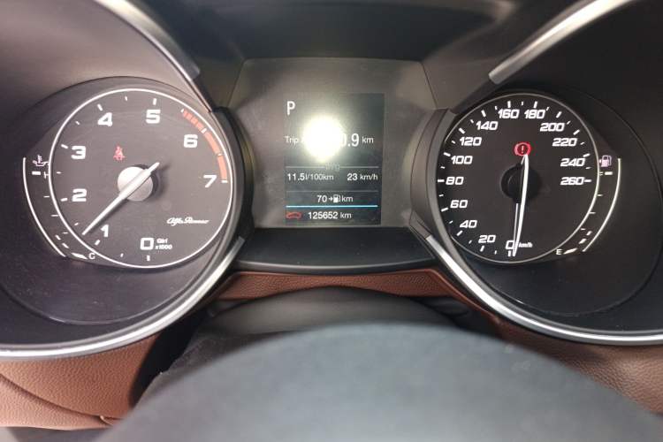 Used Alfa Romeo Stelvio 2017 2.0T 200HP Elite Edition Odometer Close Up