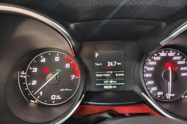 Used Alfa Romeo Stelvio 2017 2.0T 200HP Elite Edition Odometer Close Up