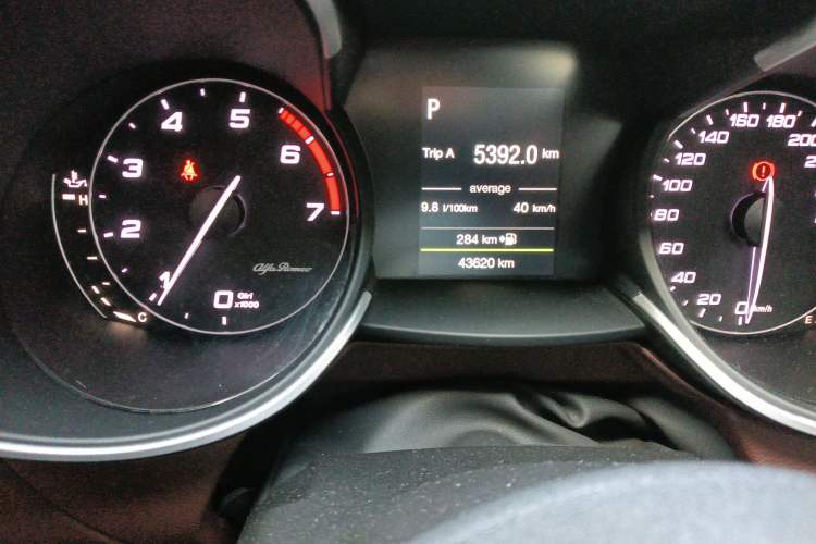 Used Alfa Romeo Stelvio 2017 2.0T 200HP Elite Edition Odometer Close Up