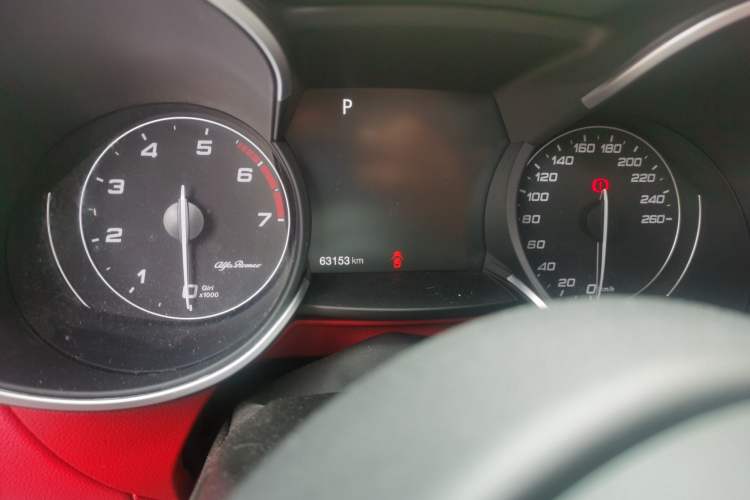 Used Alfa Romeo Stelvio 2017 2.0T 280HP Luxury Edition Odometer Close Up