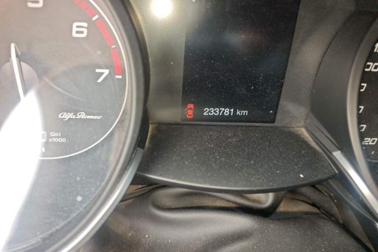 Used Alfa Romeo Stelvio 2017 2.0T 200HP Elite Edition Odometer Close Up