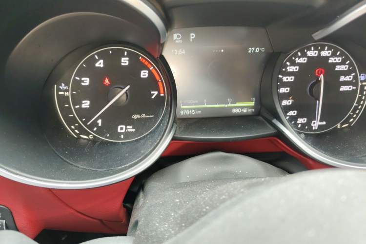 Used Alfa Romeo Stelvio 2017 2.0T 200HP Luxury Edition Odometer Close Up