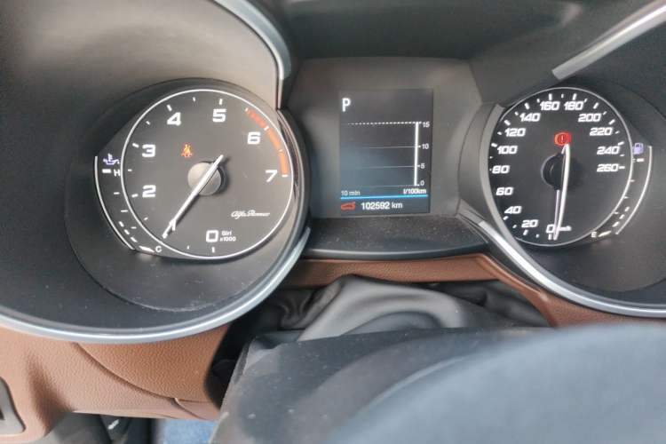 Used Alfa Romeo Stelvio 2017 2.0T 200HP Elite Edition Odometer Close Up