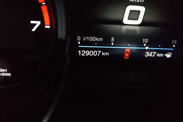 Used Alfa Romeo Stelvio 2017 2.0T 200HP Luxury Edition Odometer Close Up