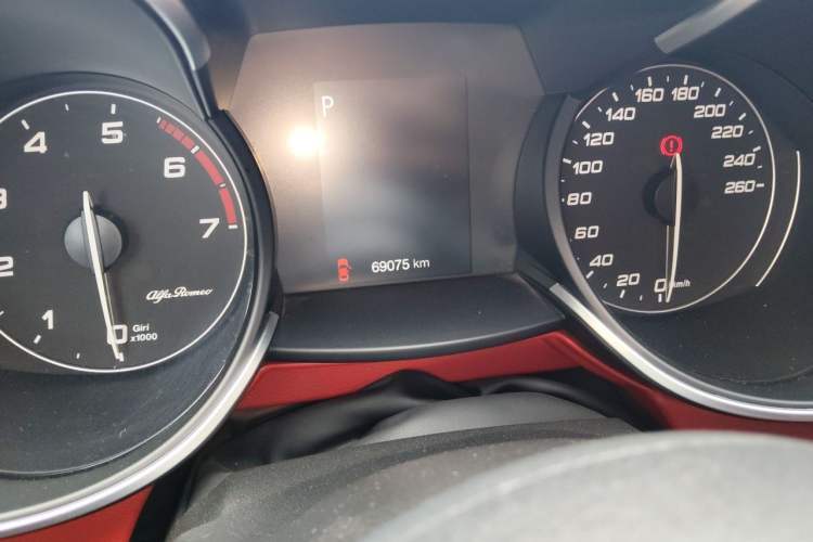 Used Alfa Romeo Stelvio 2017 2.0T 200HP Elite Edition Odometer Close Up