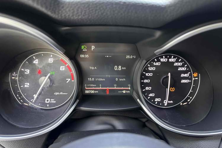 Used Alfa Romeo Stelvio 2017 2.0T 200HP Luxury Edition Odometer Close Up