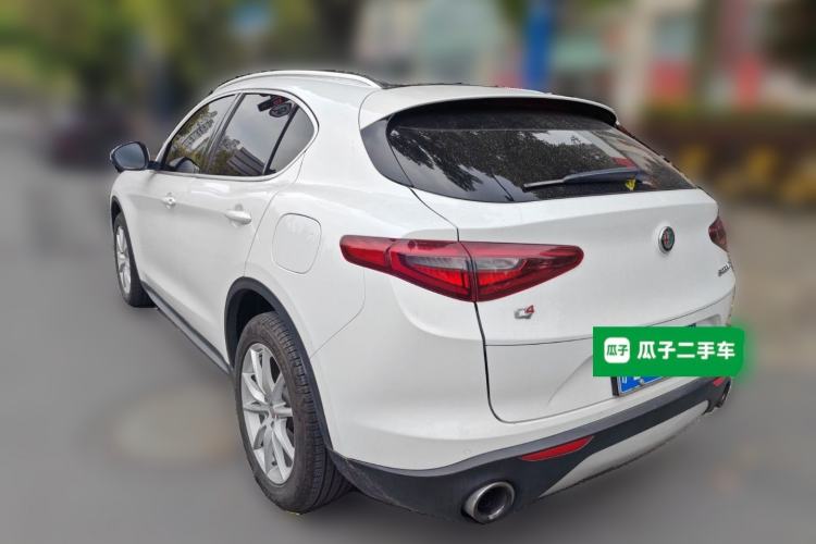 Used Alfa Romeo Stelvio 2017 2.0T 200HP Luxury Edition Rear Left 45 Deg