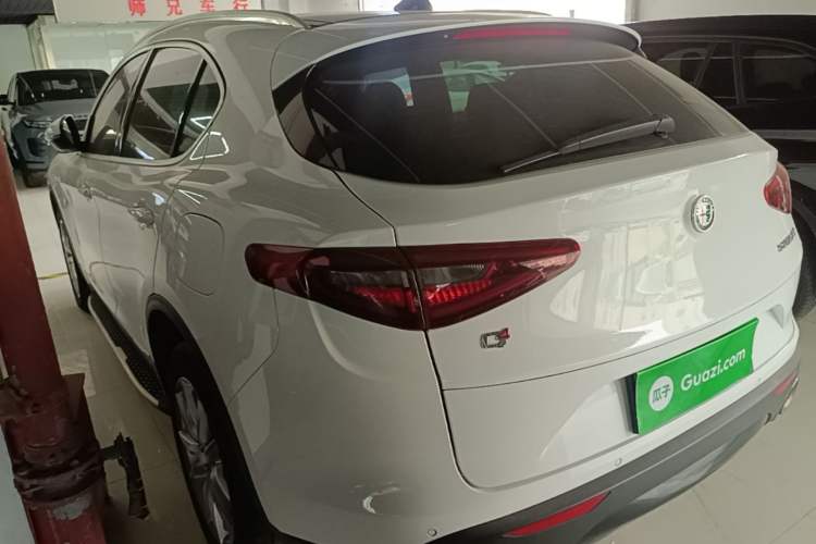 Used Alfa Romeo Stelvio 2017 2.0T 200HP Luxury Edition Rear Left 45 Deg