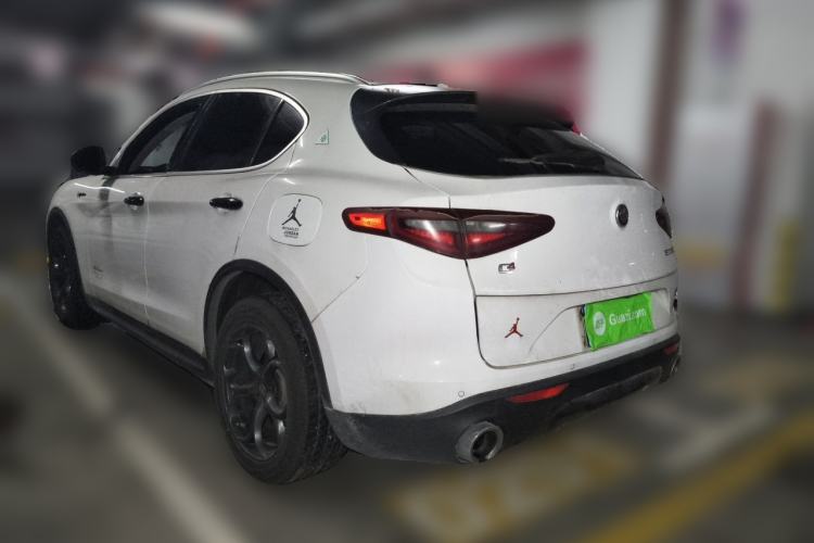 Used Alfa Romeo Stelvio 2017 2.0T 280HP Luxury Edition Rear Left 45 Deg