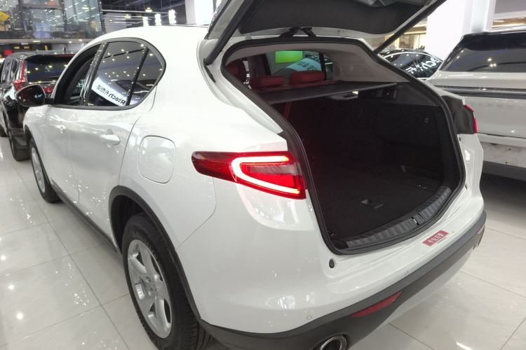Used Alfa Romeo Stelvio 2017 2.0T 200HP Elite Edition Rear Left 45 Deg
