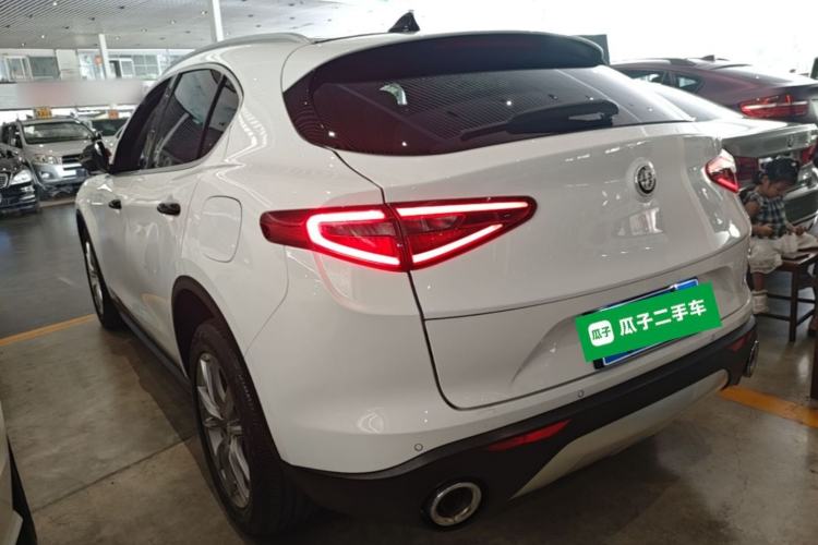 Used Alfa Romeo Stelvio 2017 2.0T 280HP Luxury Edition Rear Left 45 Deg