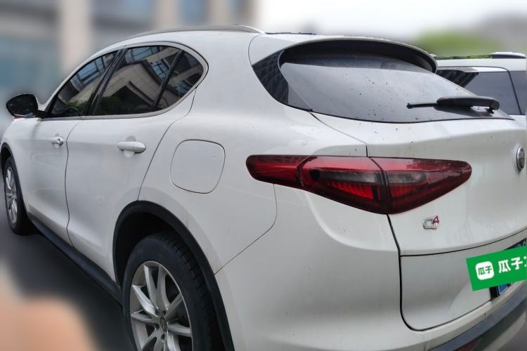 Used Alfa Romeo Stelvio 2017 2.0T 200HP Luxury Edition Rear Left 45 Deg