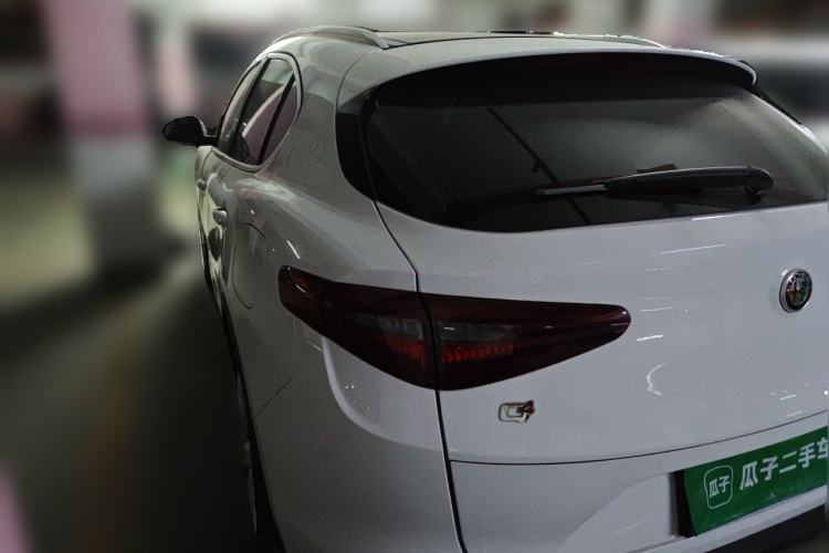 Used Alfa Romeo Stelvio 2017 2.0T 200HP Luxury Edition Rear Left 45 Deg