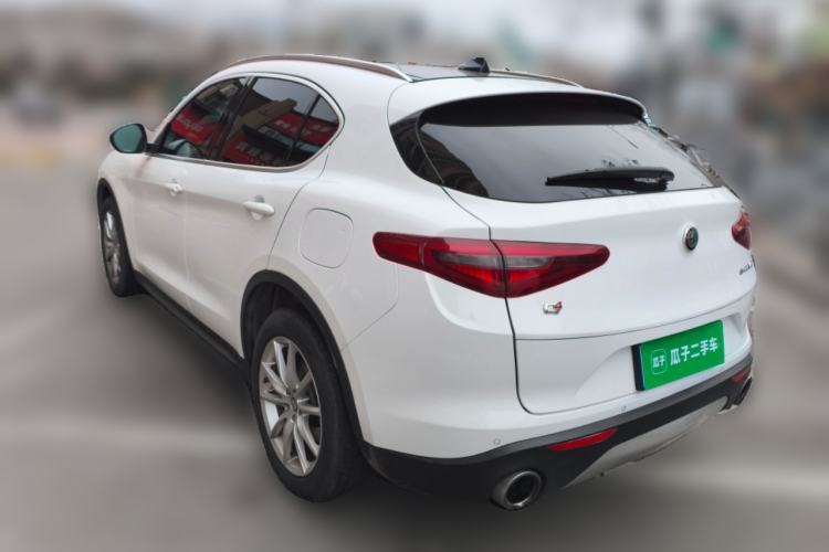 Used Alfa Romeo Stelvio 2017 2.0T 200HP Luxury Edition Rear Left 45 Deg