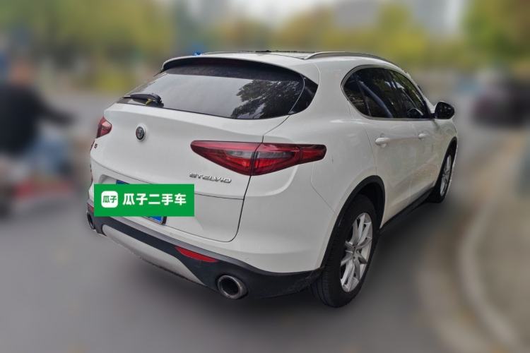 Used Alfa Romeo Stelvio 2017 2.0T 200HP Luxury Edition Rear Right 45 Deg