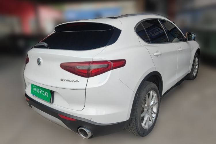 Used Alfa Romeo Stelvio 2017 2.0T 280HP Luxury Edition Rear Right 45 Deg