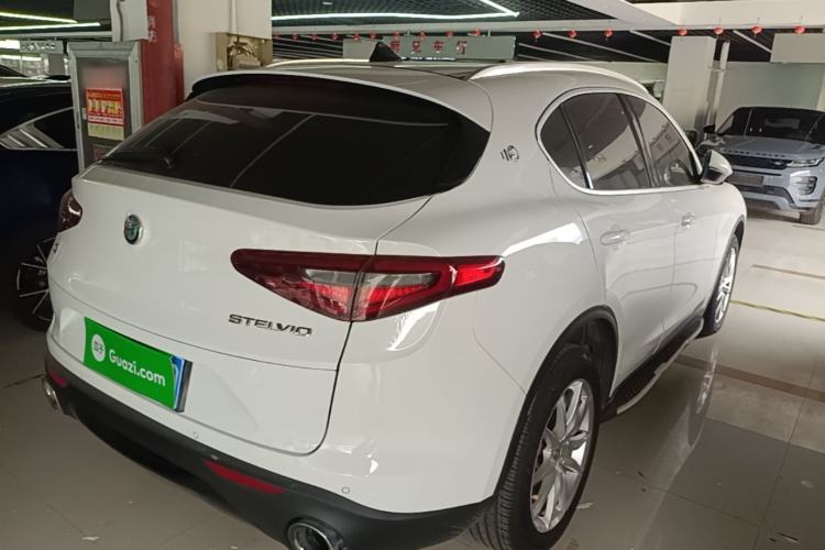 Used Alfa Romeo Stelvio 2017 2.0T 200HP Luxury Edition Rear Right 45 Deg