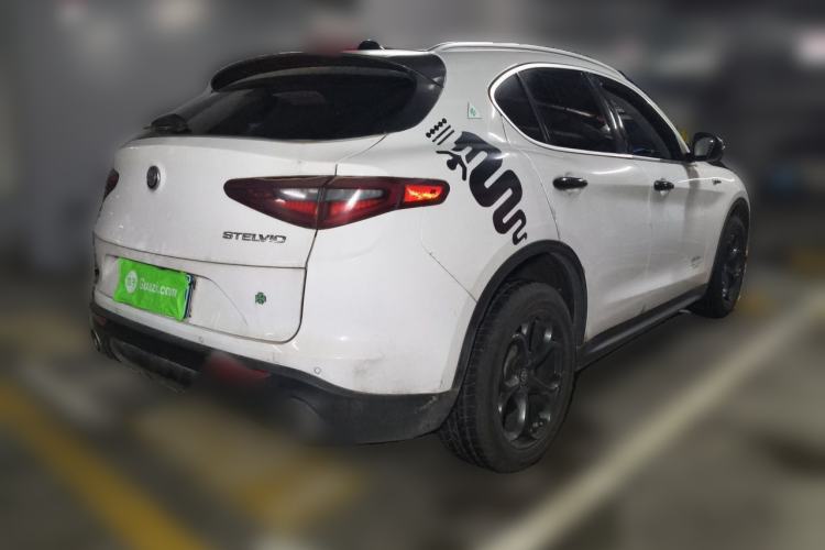 Used Alfa Romeo Stelvio 2017 2.0T 280HP Luxury Edition Rear Right 45 Deg