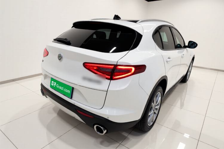 Used Alfa Romeo Stelvio 2017 2.0T 200HP Luxury Edition Rear Right 45 Deg