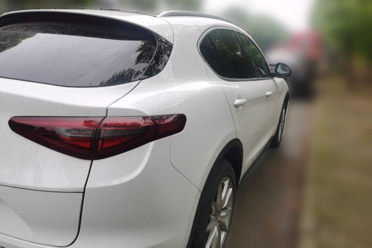 Used Alfa Romeo Stelvio 2017 2.0T 280HP Luxury Edition Rear Right 45 Deg