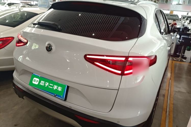 Used Alfa Romeo Stelvio 2017 2.0T 280HP Luxury Edition Rear Right 45 Deg