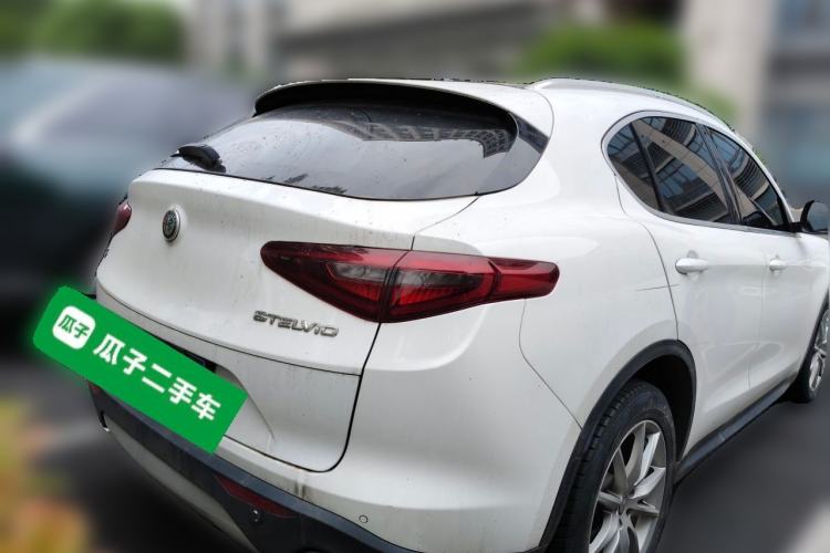 Used Alfa Romeo Stelvio 2017 2.0T 200HP Luxury Edition Rear Right 45 Deg