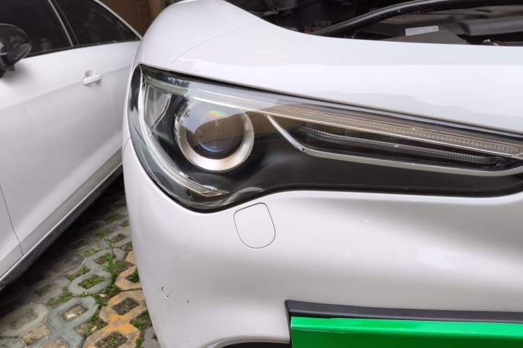 Used Alfa Romeo Stelvio 2017 2.0T 200HP Elite Edition Right Front Headlight