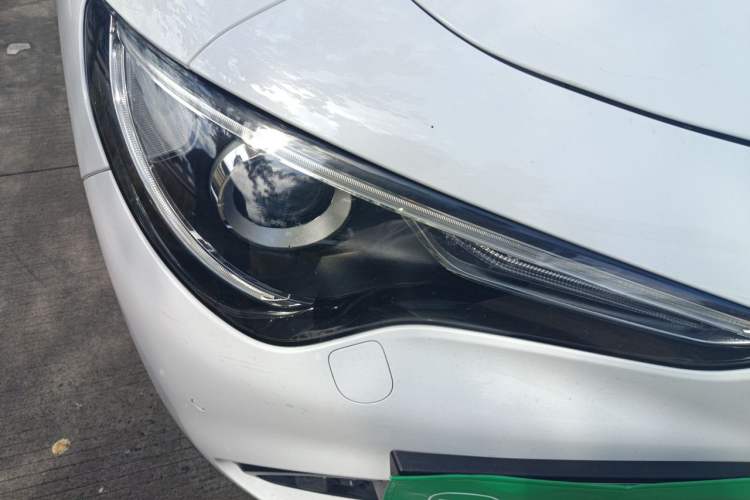 Used Alfa Romeo Stelvio 2017 2.0T 200HP Luxury Edition Right Front Headlight