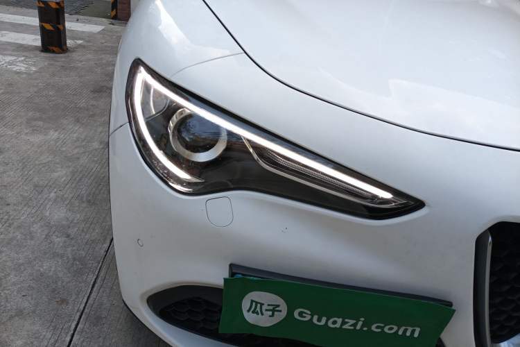Used Alfa Romeo Stelvio 2017 2.0T 200HP Elite Edition Right Front Headlight