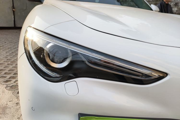 Used Alfa Romeo Stelvio 2017 2.0T 200HP Elite Edition Right Front Headlight
