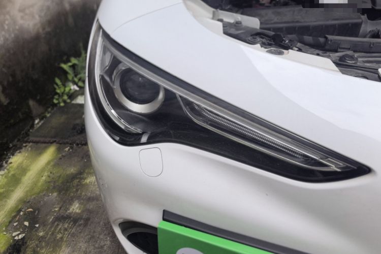 Used Alfa Romeo Stelvio 2017 2.0T 200HP Luxury Edition Right Front Headlight