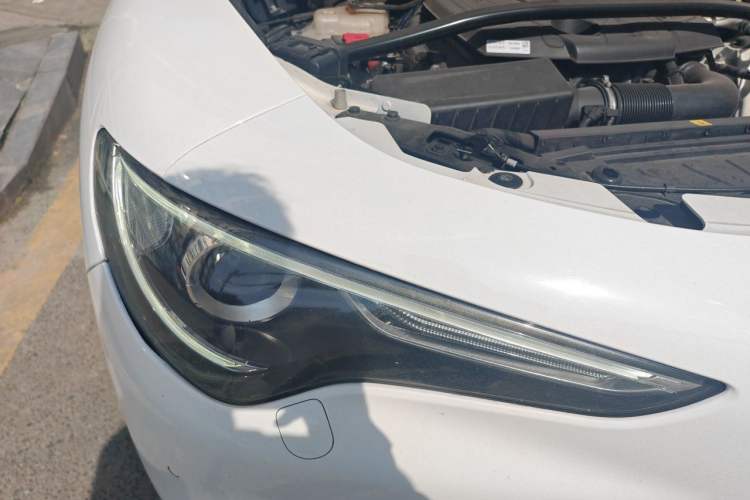 Used Alfa Romeo Stelvio 2017 2.0T 200HP Luxury Edition Right Front Headlight