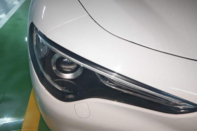 Used Alfa Romeo Stelvio 2017 2.0T 200HP Elite Edition Right Front Headlight