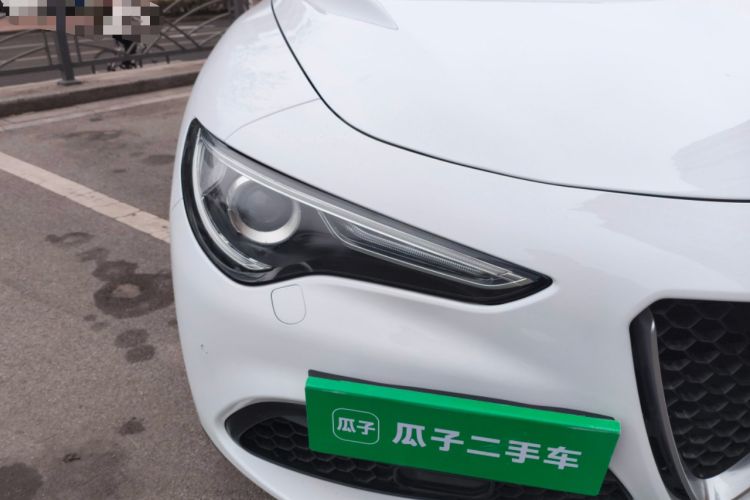 Used Alfa Romeo Stelvio 2017 2.0T 200HP Luxury Edition Right Front Headlight