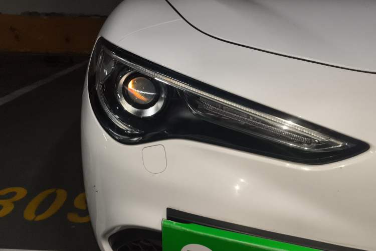 Used Alfa Romeo Stelvio 2017 2.0T 200HP Elite Edition Right Front Headlight