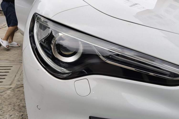 Used Alfa Romeo Stelvio 2017 2.0T 200HP Elite Edition Right Front Headlight