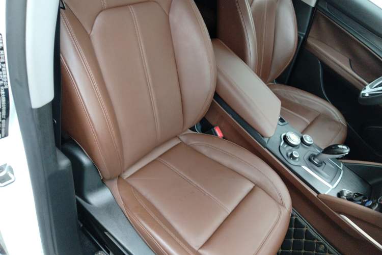 Used Alfa Romeo Stelvio 2017 2.0T 200HP Elite Edition Right Front Seat