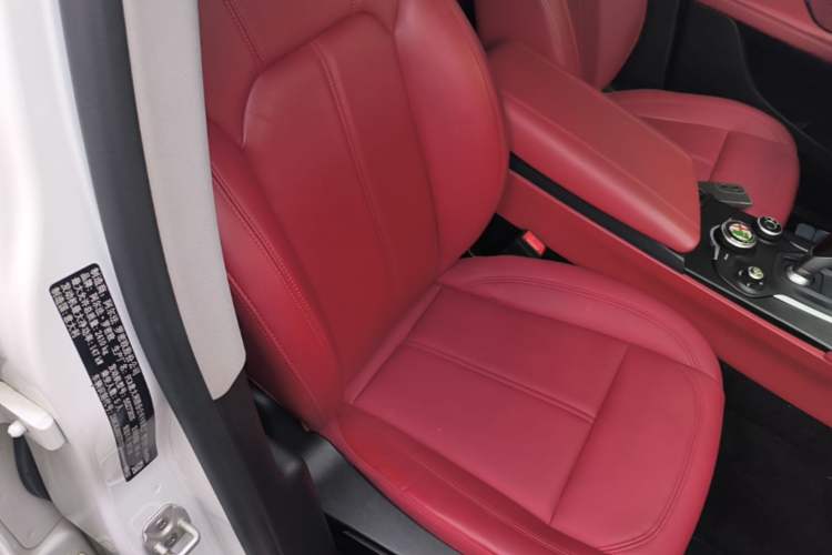 Used Alfa Romeo Stelvio 2017 2.0T 200HP Elite Edition Right Front Seat