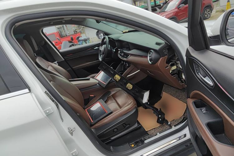 Used Alfa Romeo Stelvio 2017 2.0T 200HP Luxury Edition Right Front Seat