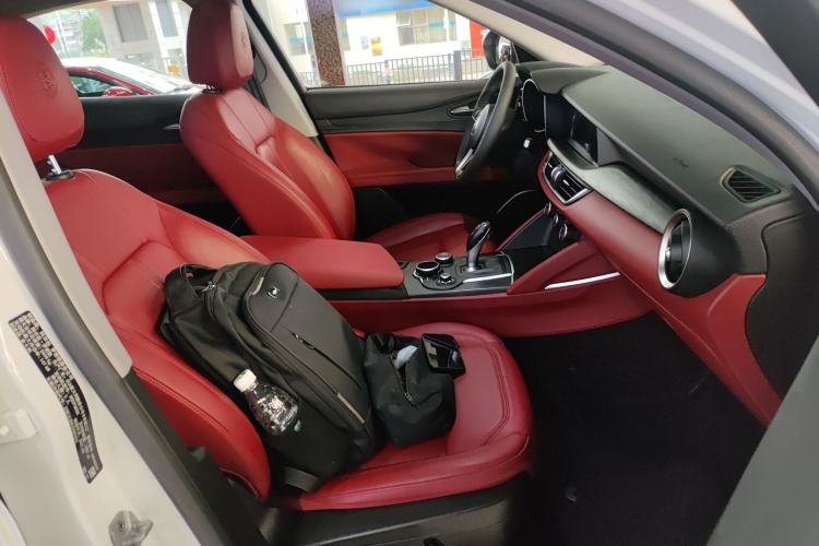 Used Alfa Romeo Stelvio 2017 2.0T 200HP Luxury Edition Right Front Seat